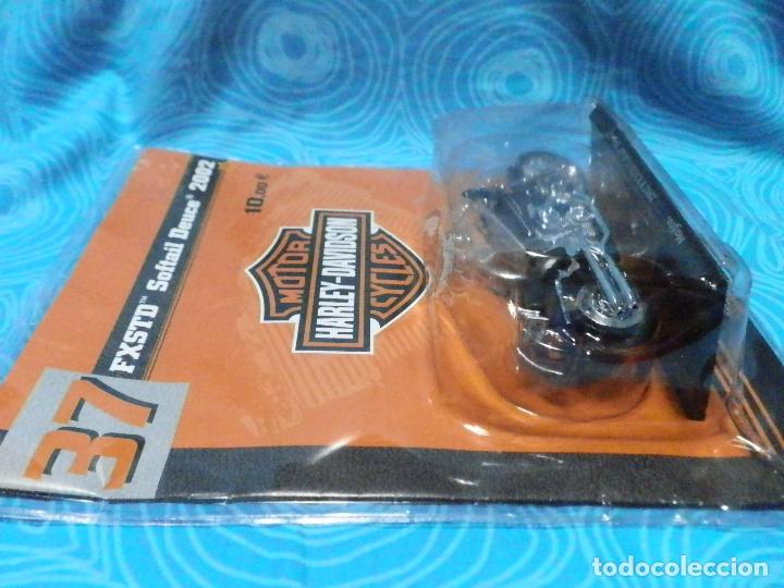Motos a escala: HARLEY DAVIDSON FXSTD SOFTAIL DEUCE 2002 MAISTO - Foto 4