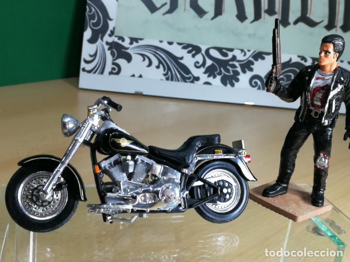 Motos a escala: TERMINATOR CON SU MOTOCICLETA HARLEY DAVIDSON FAT BOY - Foto 2