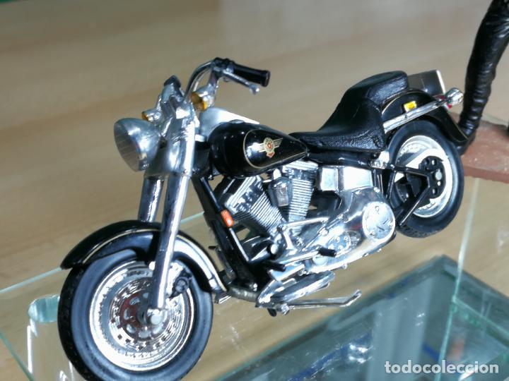 Motos a escala: TERMINATOR CON SU MOTOCICLETA HARLEY DAVIDSON FAT BOY - Foto 6