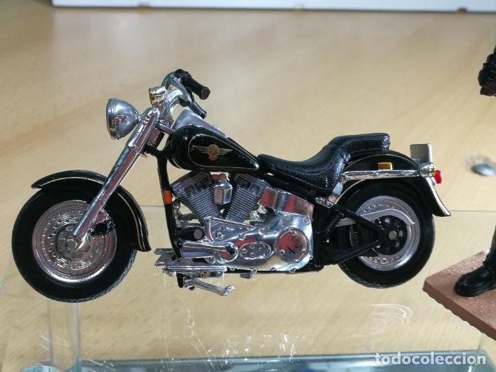 Motos a escala: TERMINATOR CON SU MOTOCICLETA HARLEY DAVIDSON FAT BOY - Foto 32