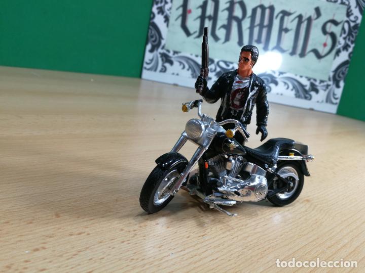 Motos a escala: TERMINATOR CON SU MOTOCICLETA HARLEY DAVIDSON FAT BOY - Foto 76