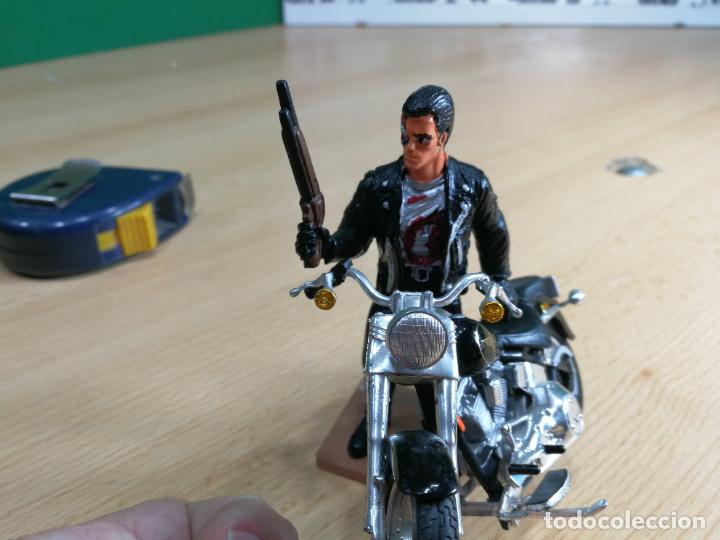 Motos a escala: TERMINATOR CON SU MOTOCICLETA HARLEY DAVIDSON FAT BOY - Foto 77