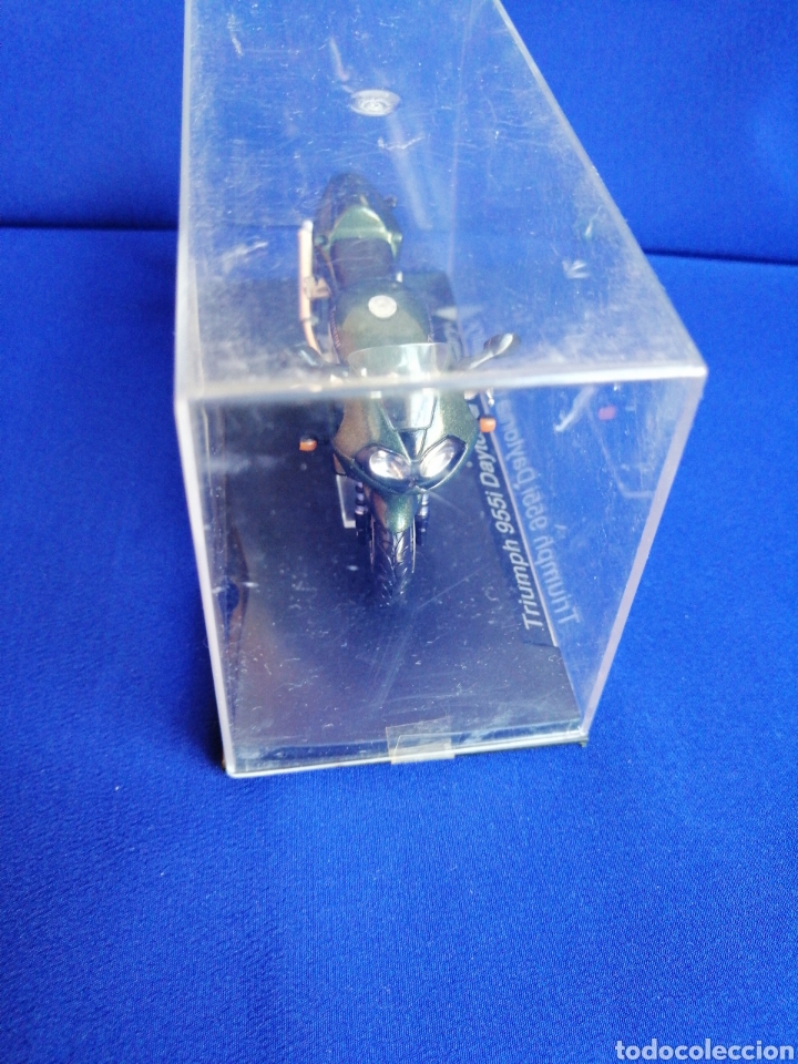Motos a escala: MOTO TRIUMPH 955i DAYTONA CENTENARY - Foto 2