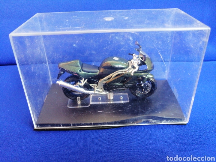 Motos a escala: MOTO TRIUMPH 955i DAYTONA CENTENARY - Foto 3