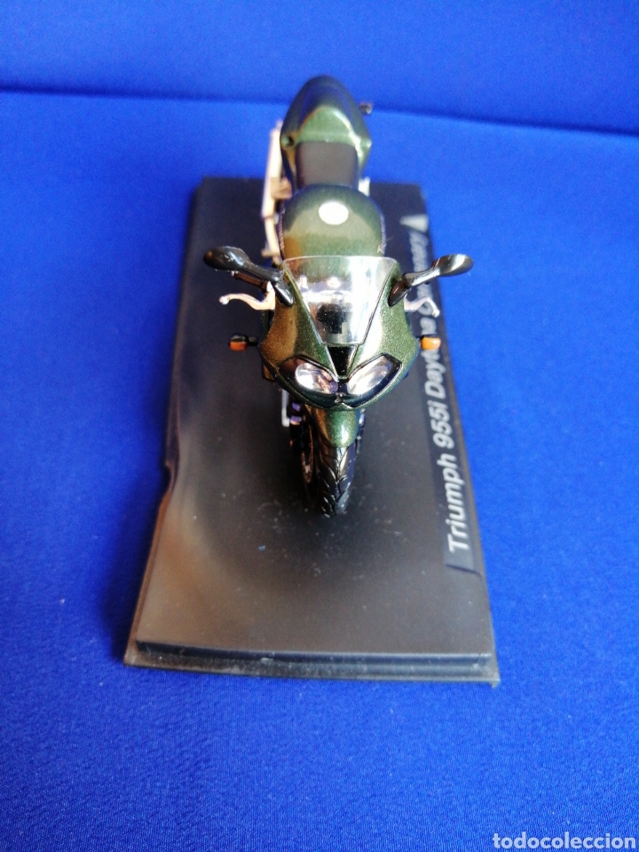 Motos a escala: MOTO TRIUMPH 955i DAYTONA CENTENARY - Foto 6
