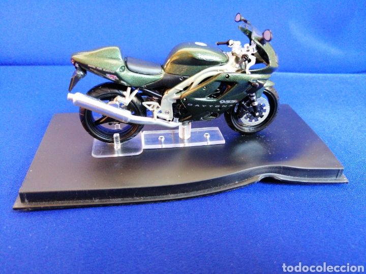 Motos a escala: MOTO TRIUMPH 955i DAYTONA CENTENARY - Foto 7