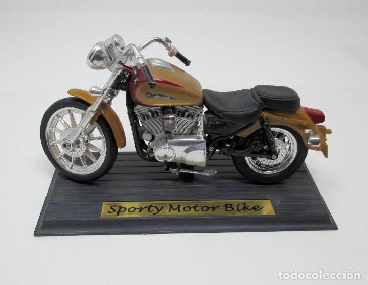 Motorcycle Models: Moto de Sporty Motor Bike - Classic, Escala 1/13 muy posiblemente - Mide 18 cm de largo