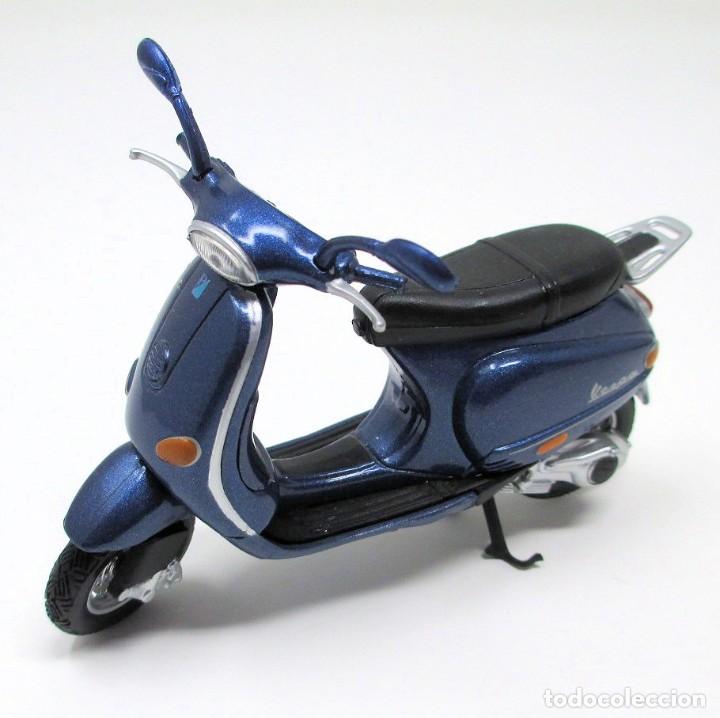 Motorcycle Models: Moto Vespa 125 ET4 de 1996 - Maisto - Escala 1/18
