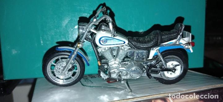 Motos a escala: COLECCION DE Harley Davidson , con regalo de expositor - Foto 27
