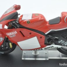 Motos à l'échelle: MOTO A ESCALA 1:24 - YAMAHA YZR500 MAX BIAGGI 2001. Lote 353316299