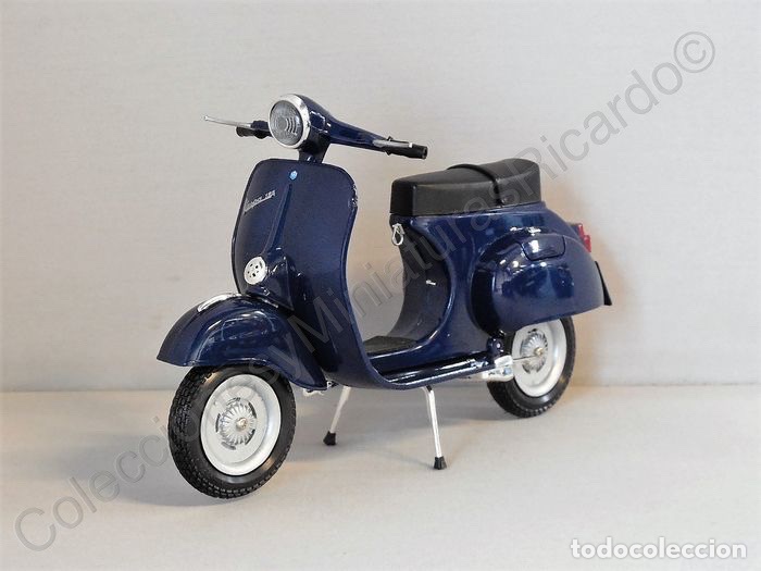 Motos a escala: Moto Vespa 125 Primavera - azul oscuro (A gran Escala 1:9) no 1:10, De Protar, motos en Die-Cast