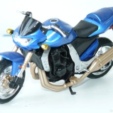 Motos a escala: 74- MOTO KAWASAKI Z 1000 BLUE 1:18 STREET ROAD SPORT BIKE GP DIE-CAST 1/18 BURAGO. Lote 367909901