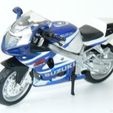 Motos a escala: 80- MOTO SUZUKI GSX-R 750 BLUE/WHITE 1:18 STREET ROAD SPORT BIKE MOTO GP DIE-CAST 1/18 MAISTO. Lote 367923946