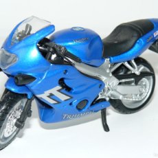 Motos a escala: 97- MOTO TRIUMPH TT600 BLUE TT 600 1:18 STREET ROAD SPORT BIKE MOTO GP DIE-CAST 1/18 MAISTO. Lote 369274876
