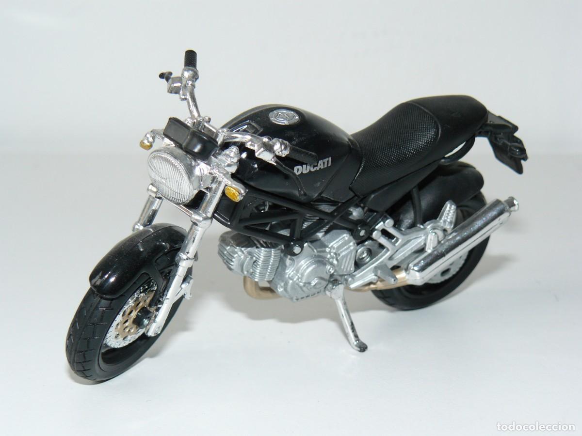 Moto noire, modèle en métal oldschool, modèle de moto ancienne