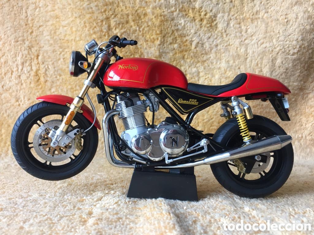 Motos a escala: Moto AUTOart Norton Commando 962 1:12 - Foto 2