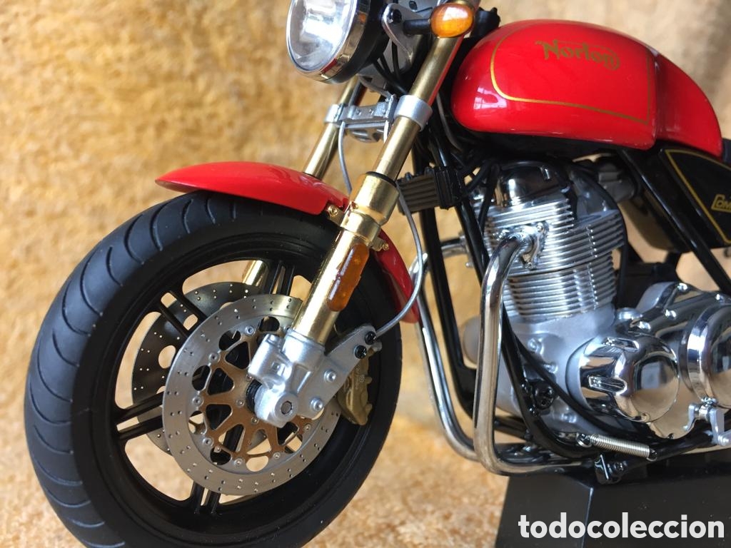 Motos a escala: Moto AUTOart Norton Commando 962 1:12 - Foto 3