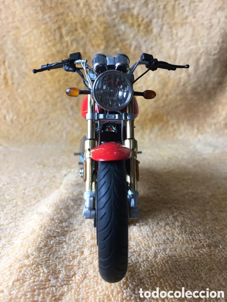 Motos a escala: Moto AUTOart Norton Commando 962 1:12 - Foto 6