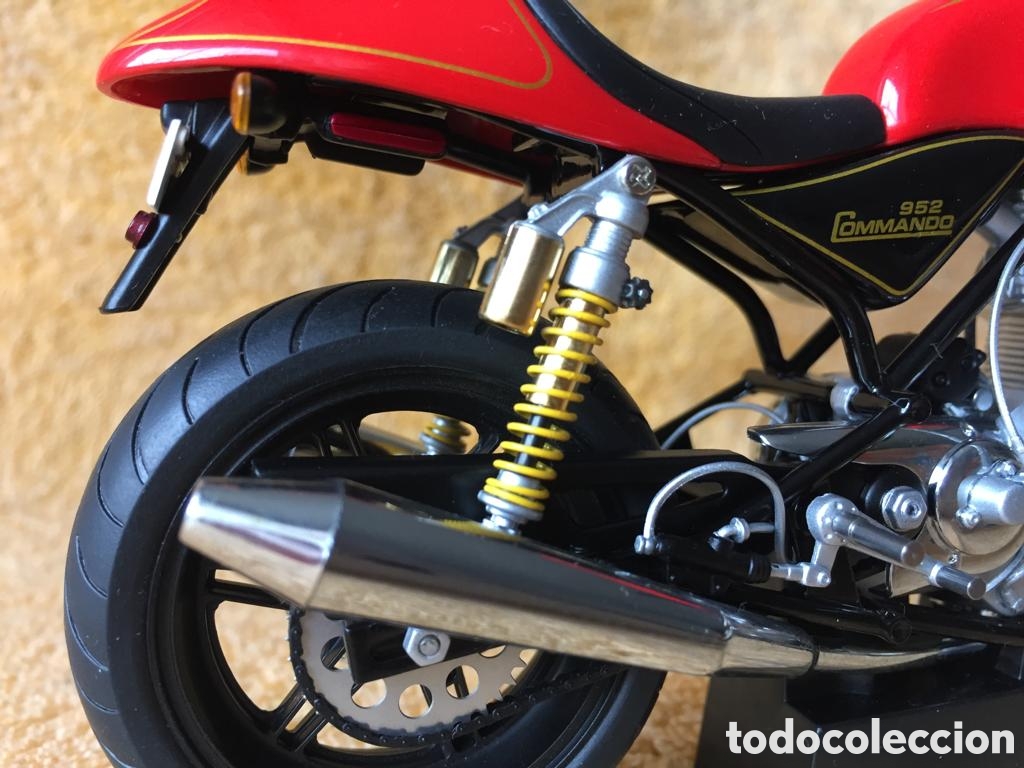 Motos a escala: Moto AUTOart Norton Commando 962 1:12 - Foto 7