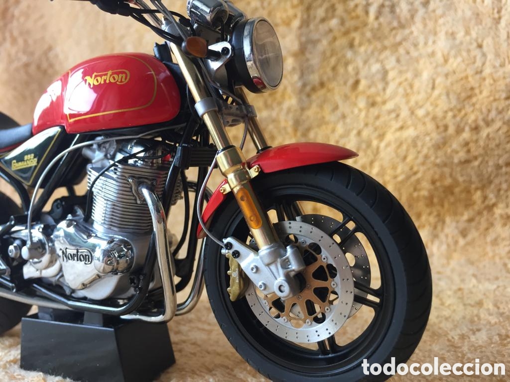 Motos a escala: Moto AUTOart Norton Commando 962 1:12 - Foto 9