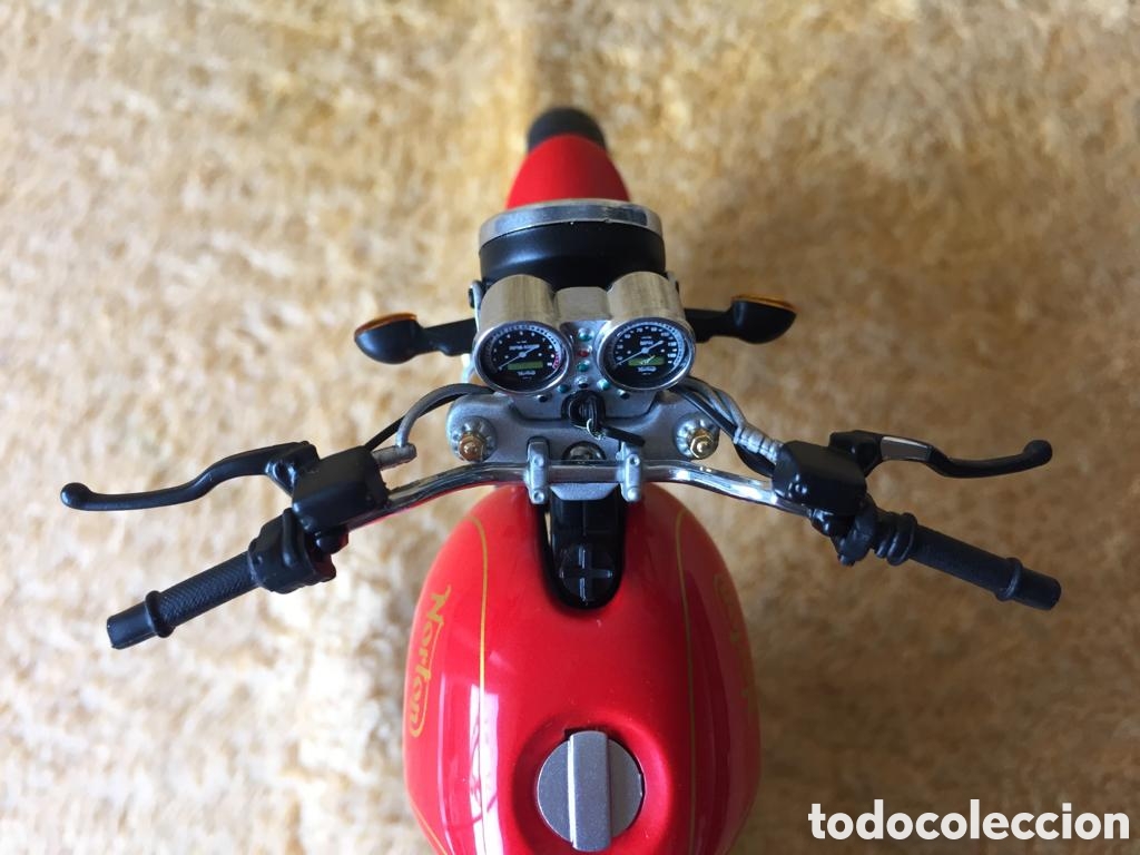 Motos a escala: Moto AUTOart Norton Commando 962 1:12 - Foto 11