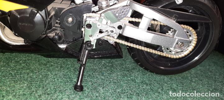 Motos a escala: HONDA CBR 929 RR.34 X 10 CMS - Foto 3