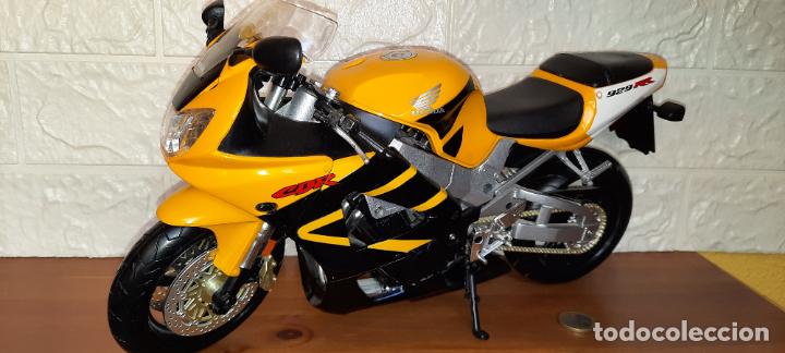 Motos a escala: HONDA CBR 929 RR.34 X 10 CMS - Foto 4