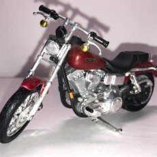 Motos a escala: 296- HARLEY-DAVIDSON MOTORCYCLES MOTO RED ROJA DIE-CAST 1:18 CUSTOM BIKE MAISTO