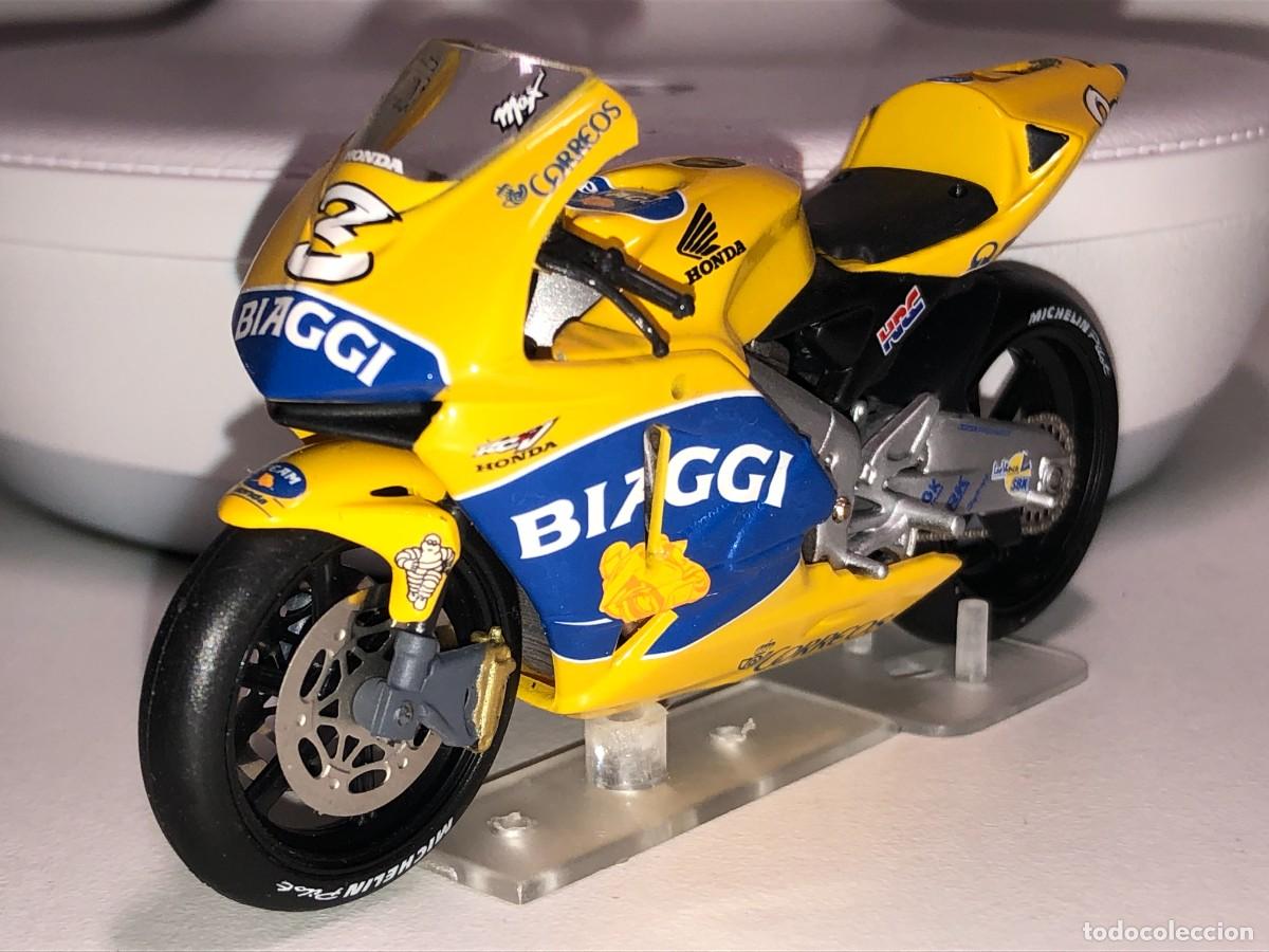 Miniature moto GP ixo 1/24 Honda RC 211 V Biaggi 2004