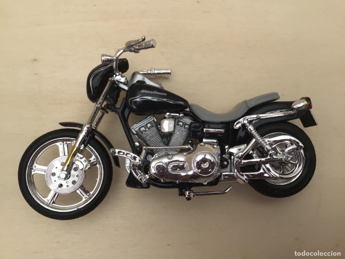Motos a escala: Maisto Harley Davidson 2002 - Foto 9