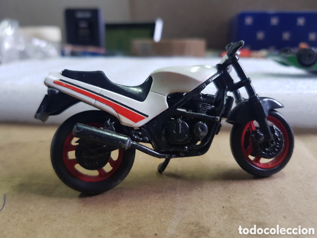 Motos a escala: Antigua moto de miniatura - Foto 1
