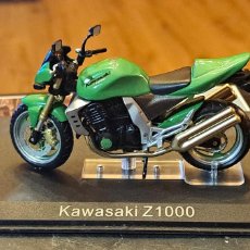 Motos a escala: MOTO KAWASAKI Z1000 NUEVA BLÍSTER ORIGINAL