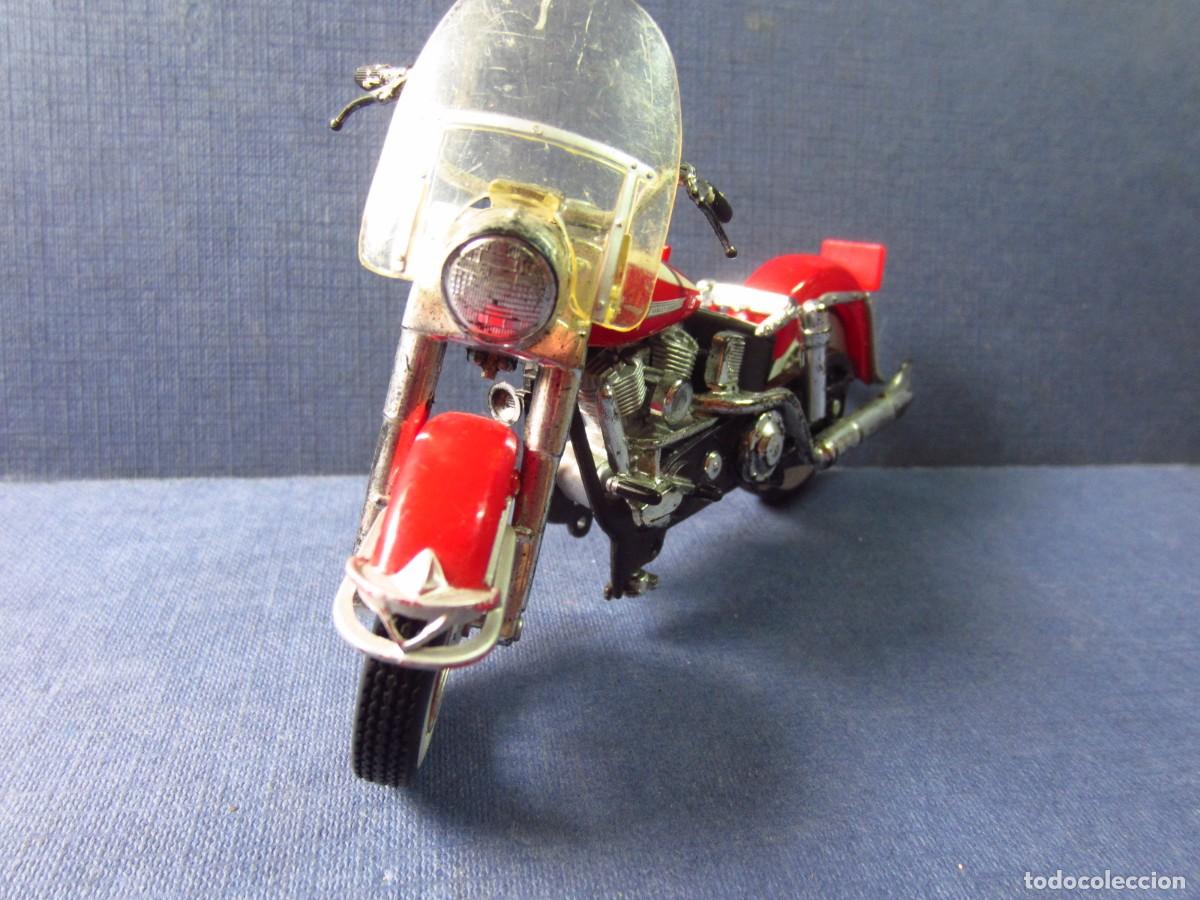 Motos a escala: Harley-Davidson FLHT Electra Glide Standard 1998 (Maisto) - Foto 2