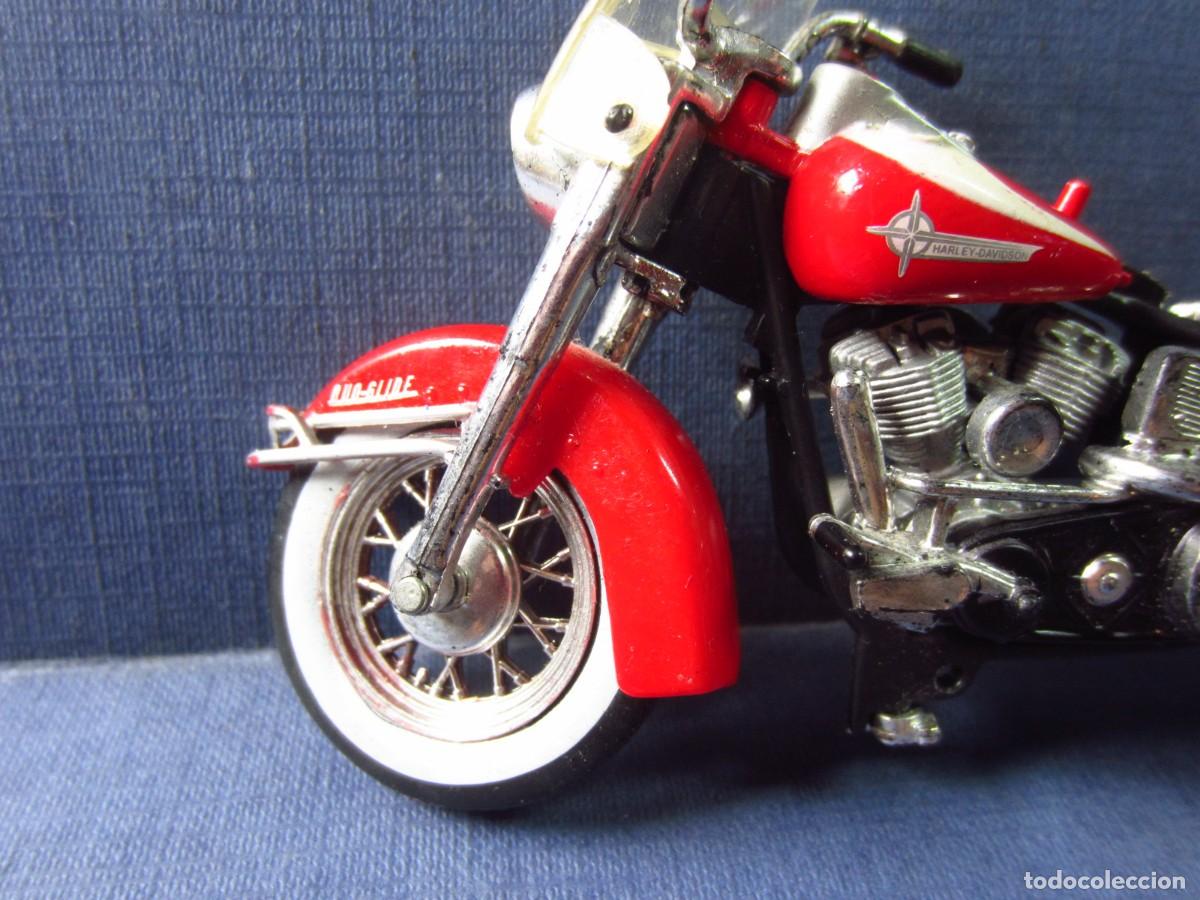 Motos a escala: Harley-Davidson FLHT Electra Glide Standard 1998 (Maisto) - Foto 3