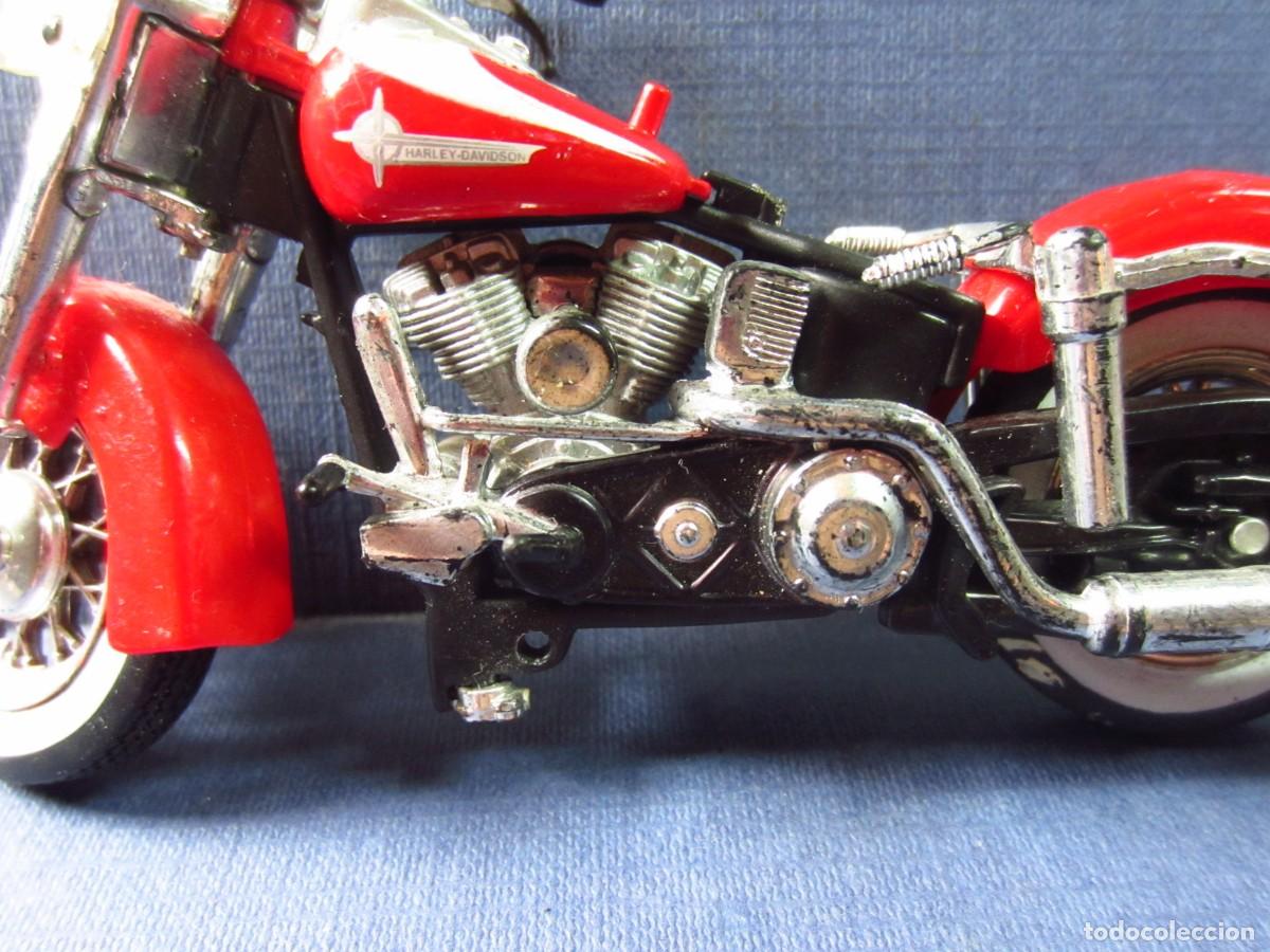 Motos a escala: Harley-Davidson FLHT Electra Glide Standard 1998 (Maisto) - Foto 4