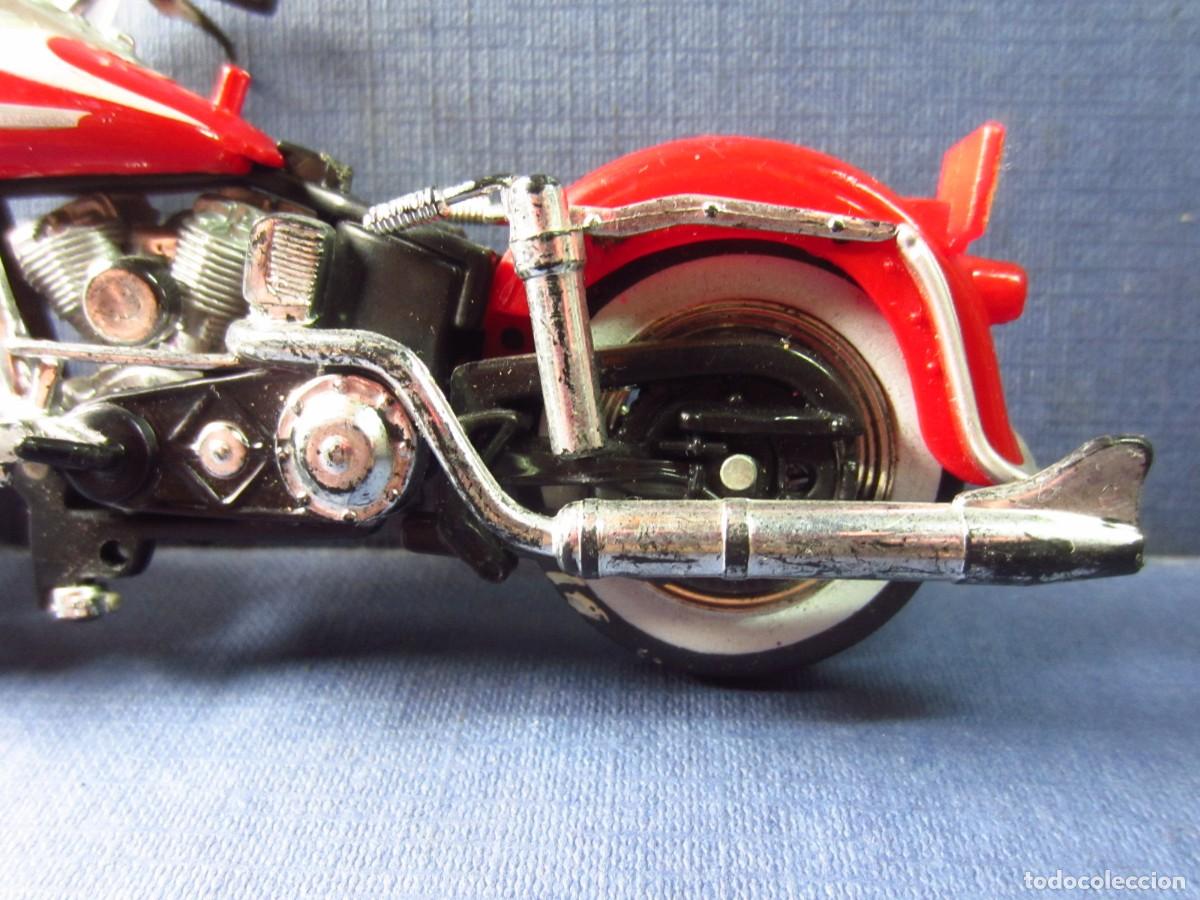 Motos a escala: Harley-Davidson FLHT Electra Glide Standard 1998 (Maisto) - Foto 6