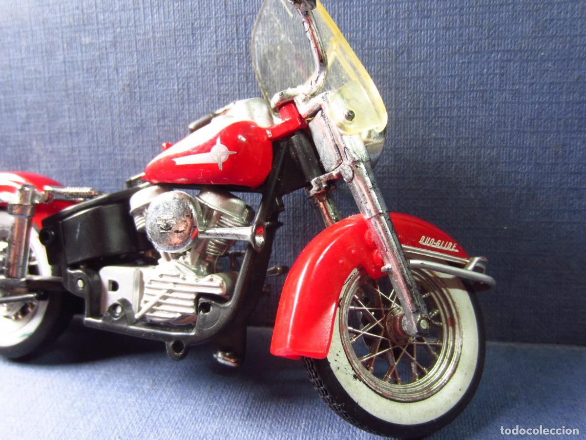 Motos a escala: Harley-Davidson FLHT Electra Glide Standard 1998 (Maisto) - Foto 10