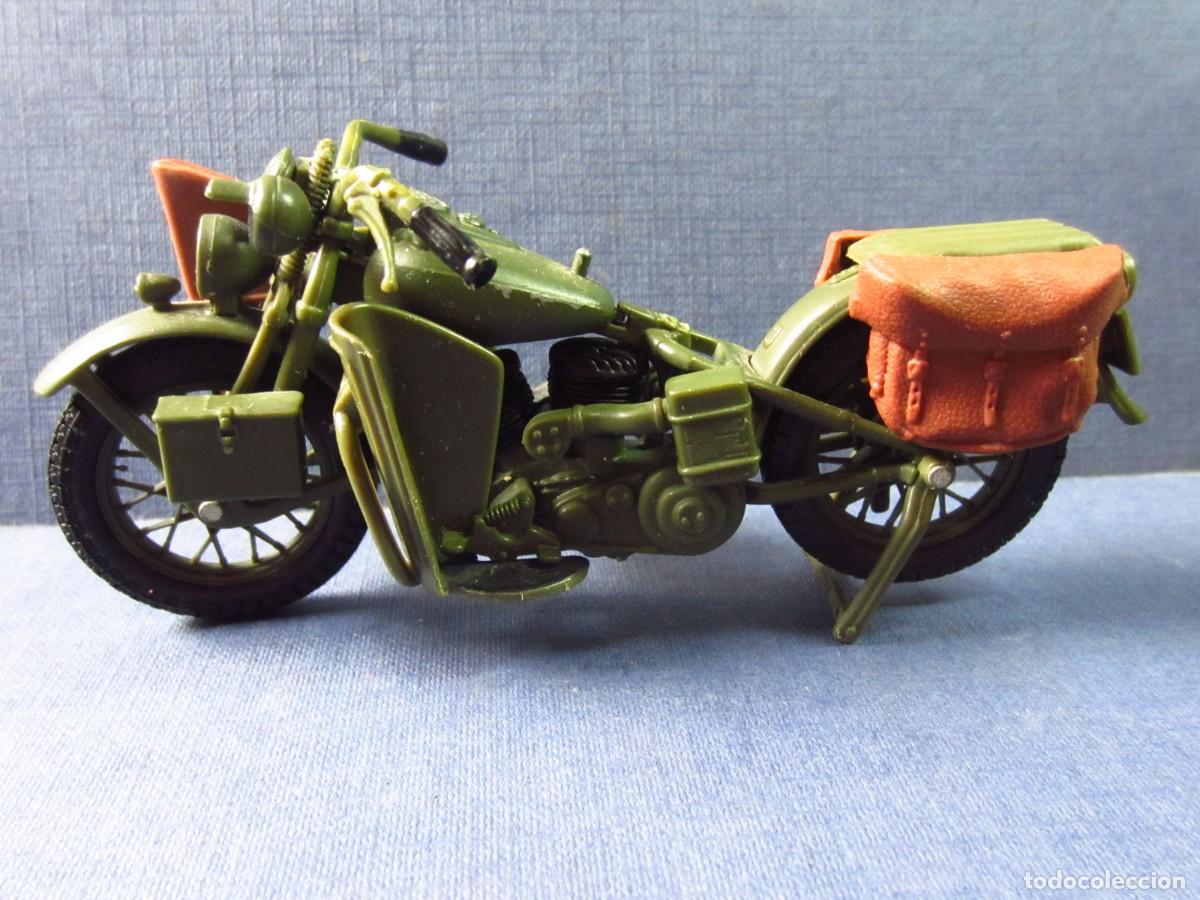Motos a escala: Harley-Davidson FLHT Electra Glide Standard 1998 (Maisto) - Foto 3