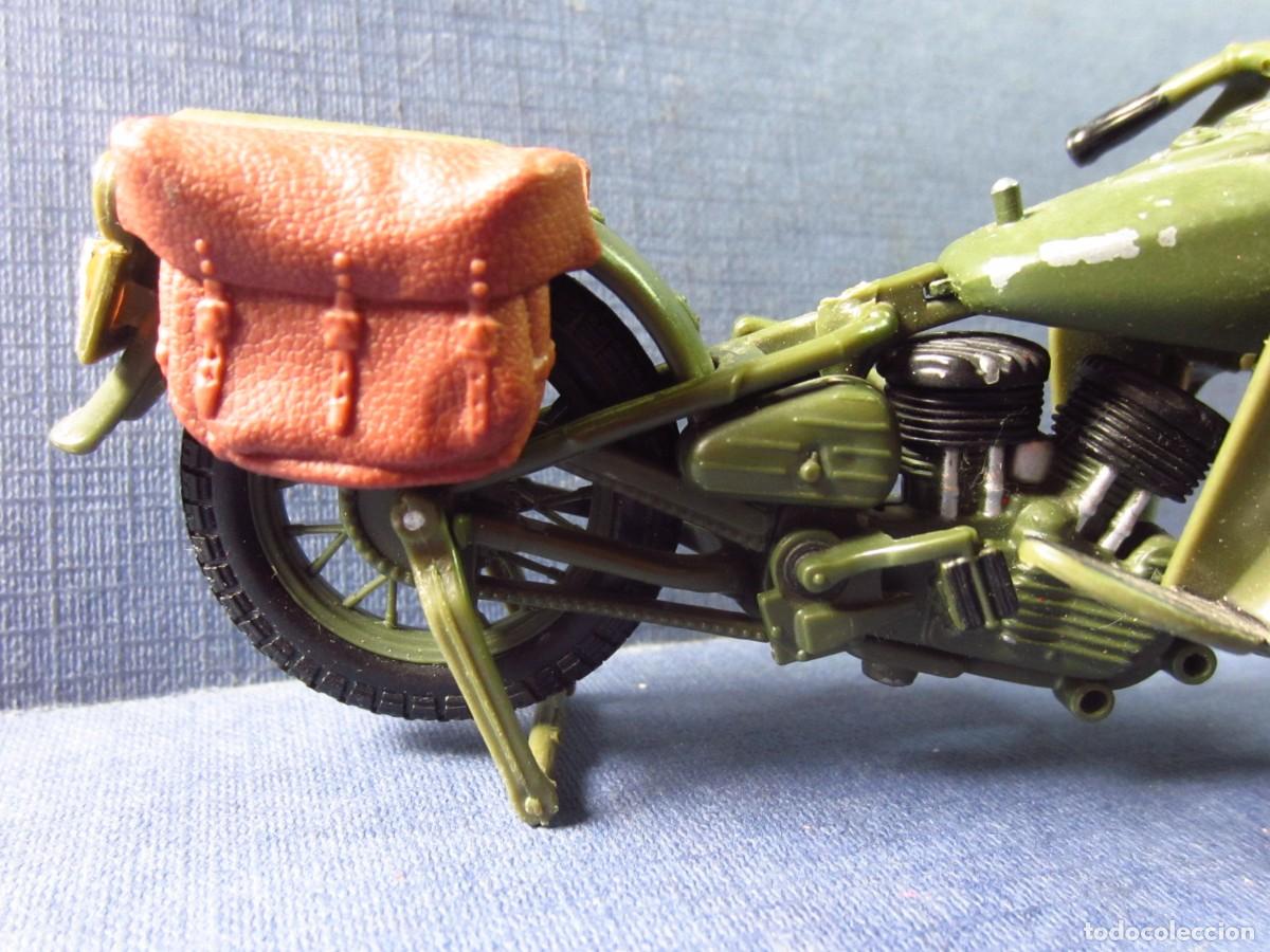 Motos a escala: Harley-Davidson FLHT Electra Glide Standard 1998 (Maisto) - Foto 7