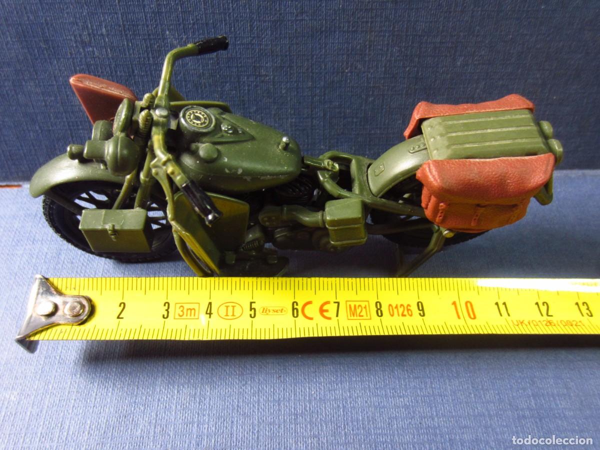 Motos a escala: Harley-Davidson FLHT Electra Glide Standard 1998 (Maisto) - Foto 14