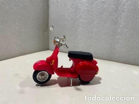 Motos a escala: VESPA ROJA - Modelo en PVC - Foto 2
