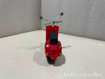 Motos a escala: VESPA ROJA - Modelo en PVC - Foto 5