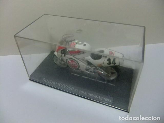 Motos a escala: MOTO TRIUMPH 955i DAYTONA CENTENARY - Foto 1