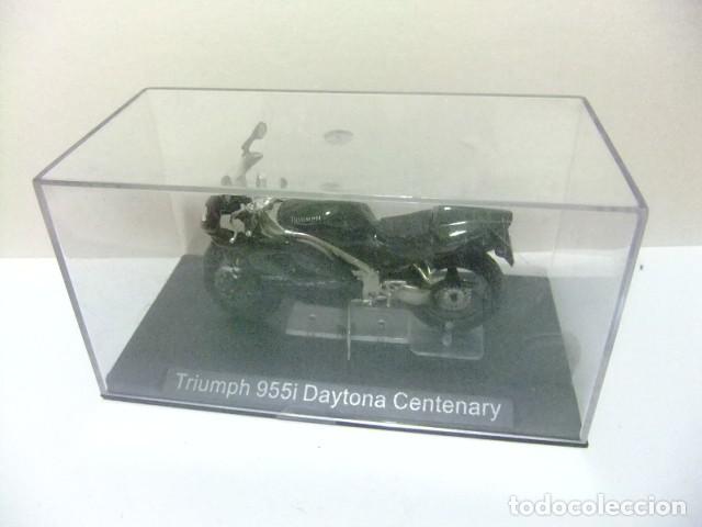 Motos a escala: MOTO TRIUMPH 955i DAYTONA CENTENARY - Foto 3
