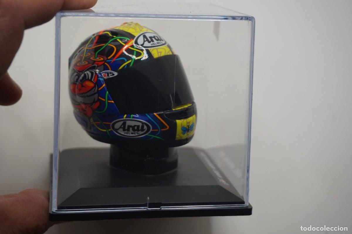 Motos a escala: B4/ CASCO MOTO 1:5 ALTAYA - KAREL ABRAHAM - 2015 - Foto 3