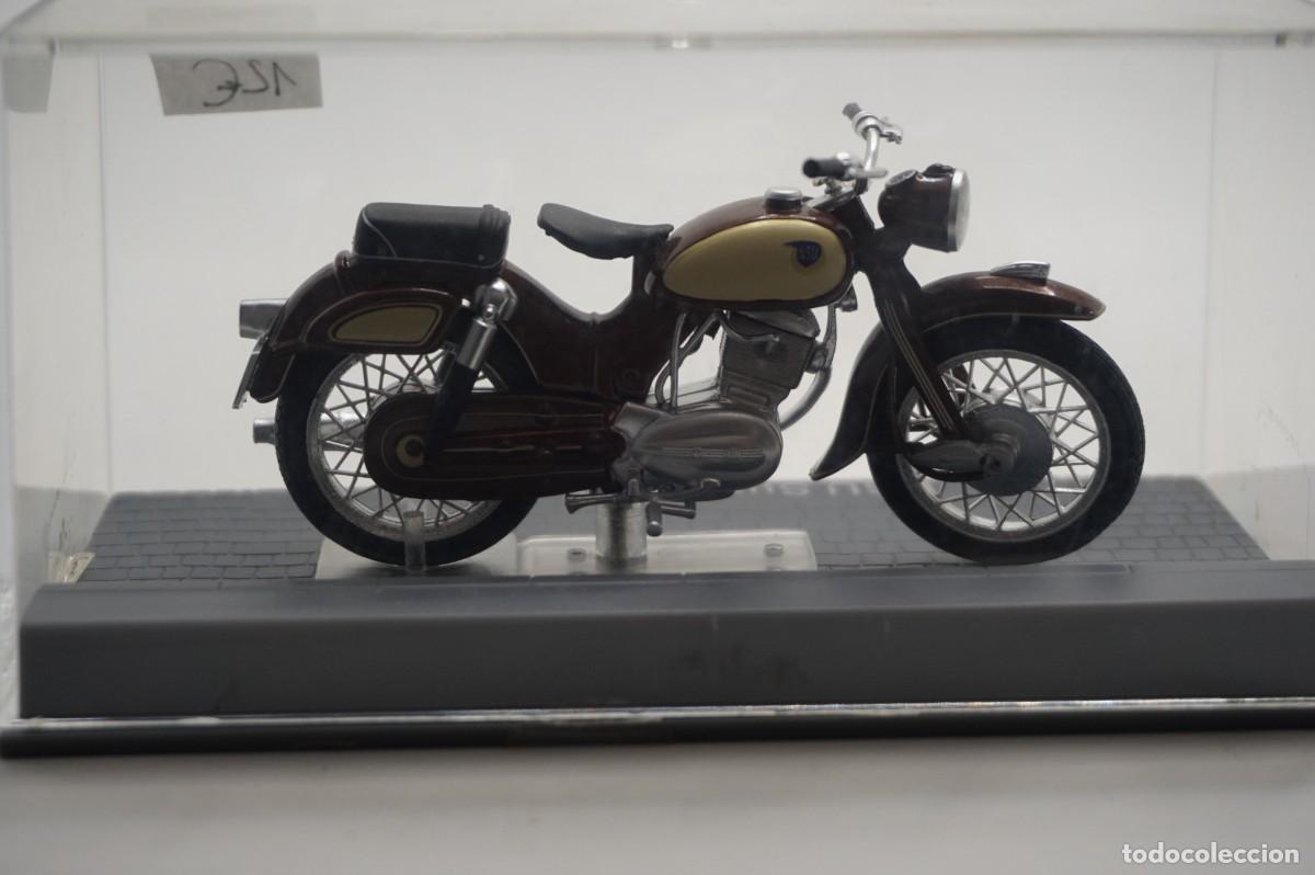 Motos a escala: B2/ MOTO 1:24 - NSU SUPERMAX - 1961 - Foto 3