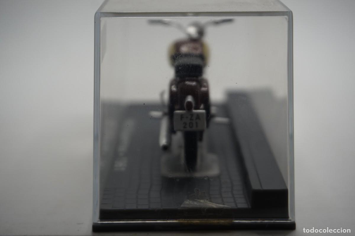 Motos a escala: B2/ MOTO 1:24 - NSU SUPERMAX - 1961 - Foto 4