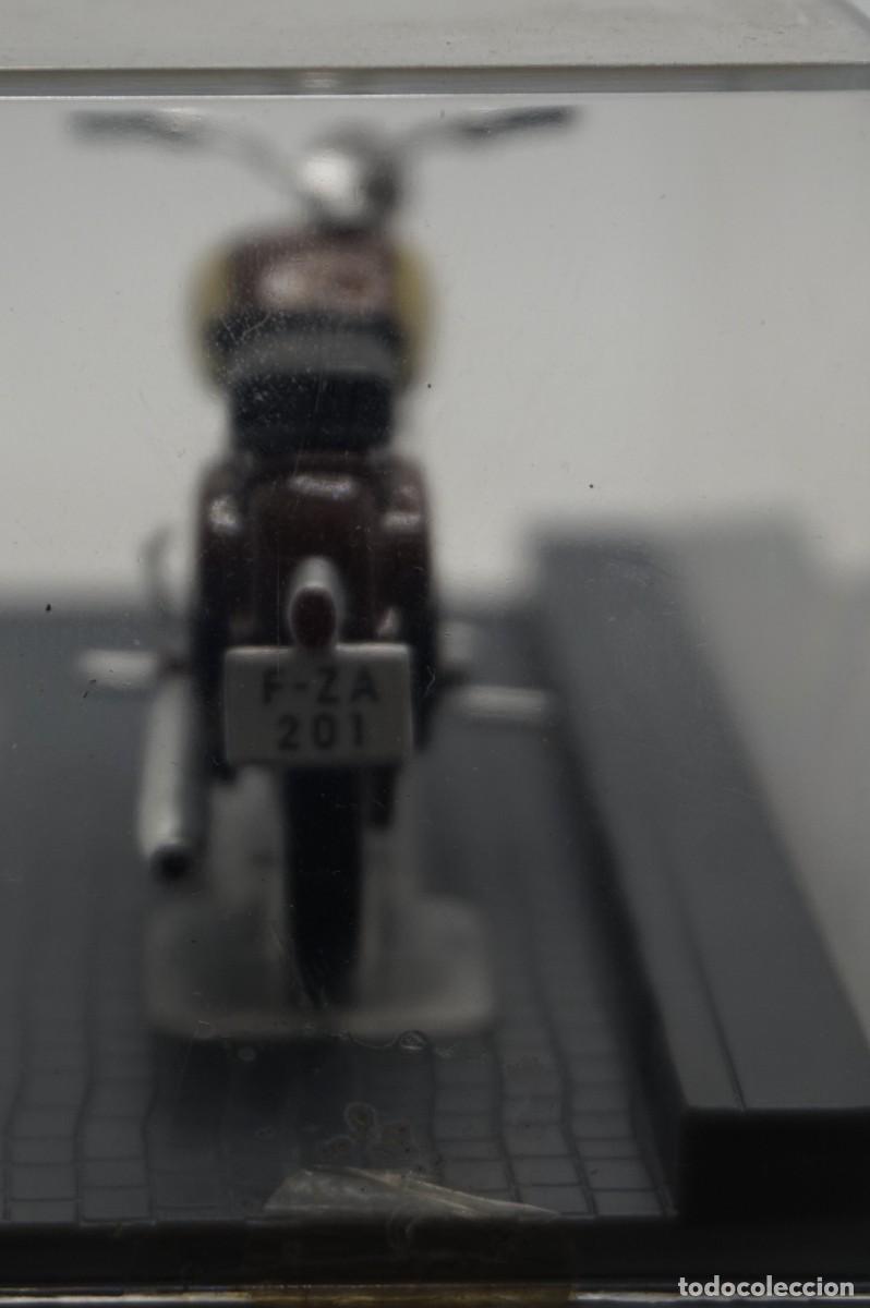 Motos a escala: B2/ MOTO 1:24 - NSU SUPERMAX - 1961 - Foto 5