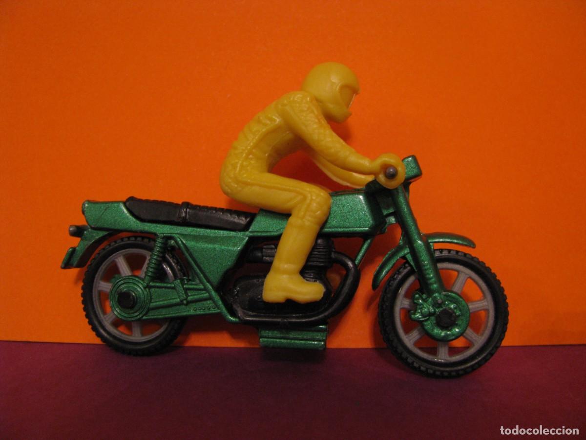 Motos a escala: MOTO CON PILOTO. 8X5 CM. APROX. CON DEFECTOS - Foto 2
