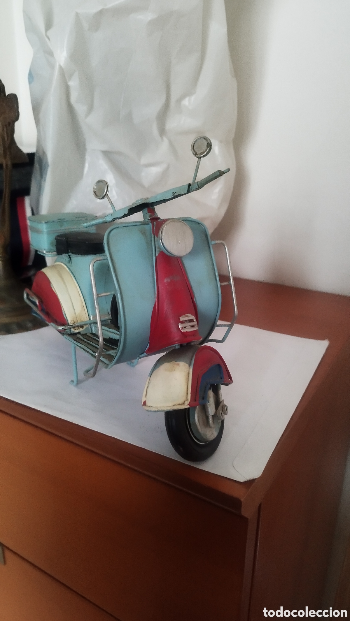 Motos a escala: Vespa de juguete en Chapa - Foto 3